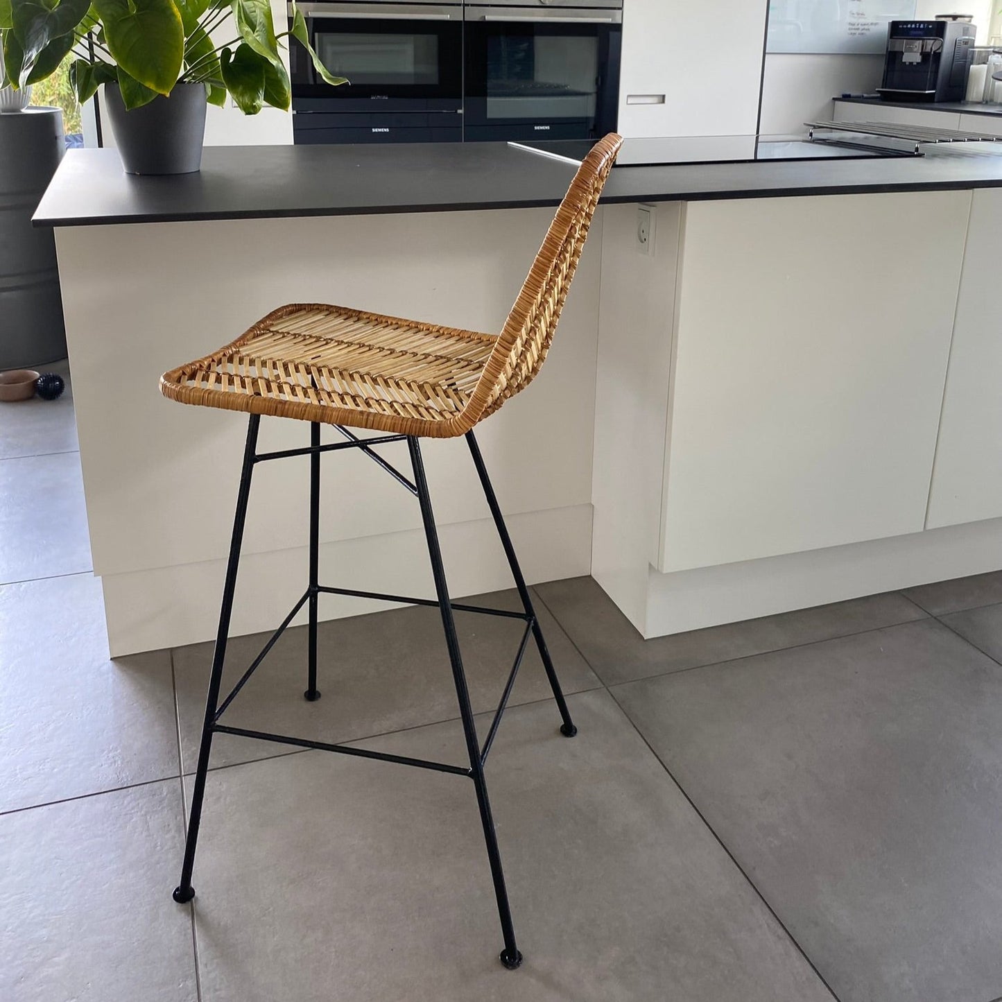 V-bar Chair