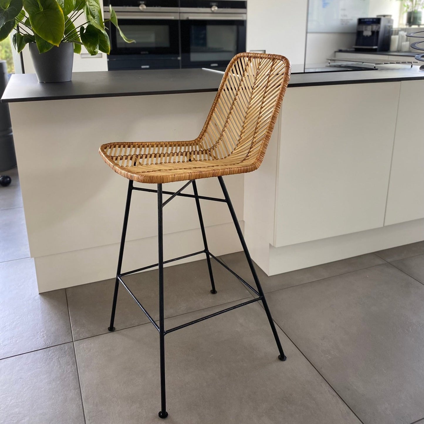 V-bar Chair